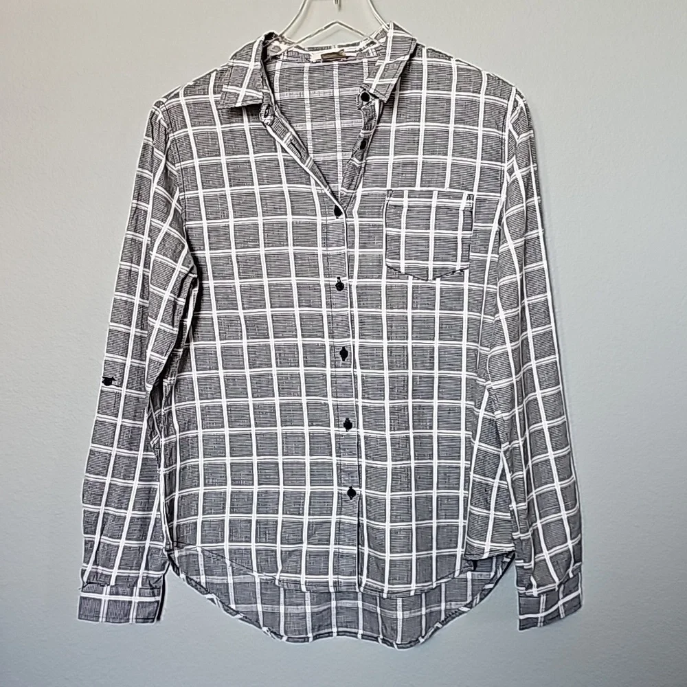 Love Notes Gray White Casual Office Medium Plaid Roll Tab Sleeve Blouse